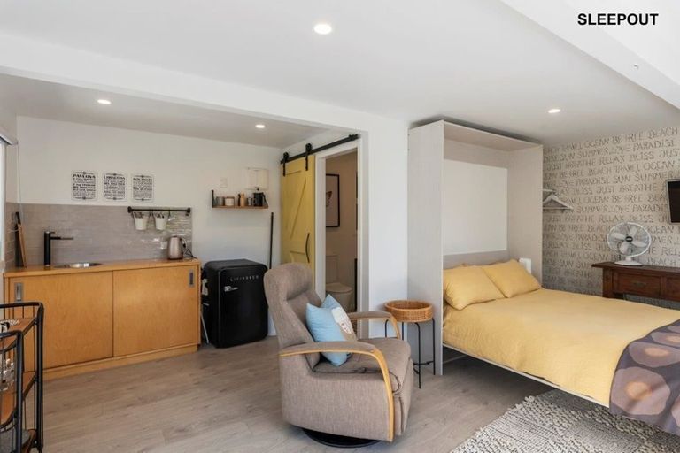 Photo of property in 27 Hemara Street, Waikanae Beach, Waikanae, 5036