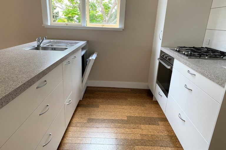 Photo of property in 32 Bonithon Avenue, Moturoa, New Plymouth, 4310