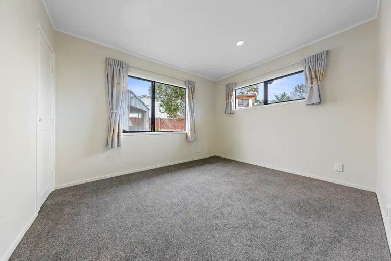 Photo of property in 9 Kopu Place, Clendon Park, Auckland, 2103