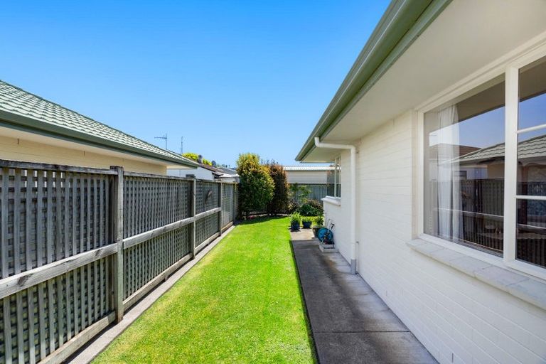 Photo of property in 2/406 Lyndon Road East, Hastings, 4122