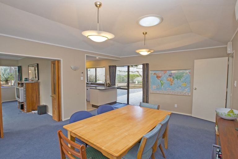 Photo of property in 1 Springdale Grove, Fitzherbert, Palmerston North, 4410