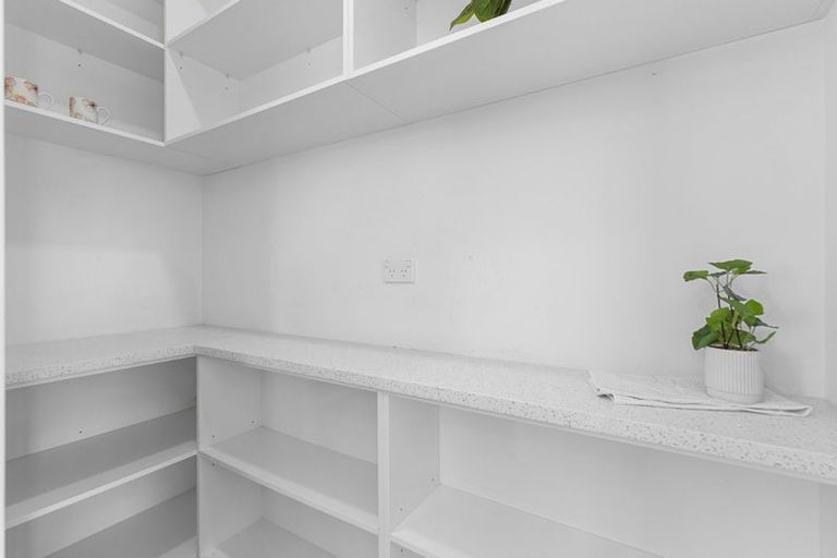 Photo of property in 2 Sydney Place, Flagstaff, Hamilton, 3210