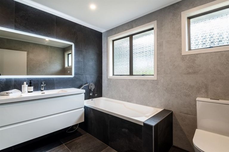 Photo of property in 124 Weatherly Road, Torbay, Auckland, 0630