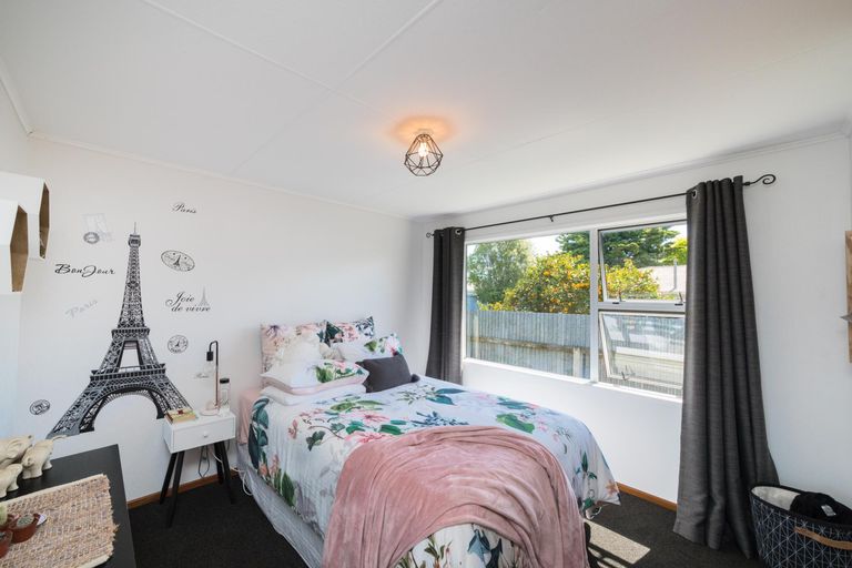 Photo of property in 11 Dorset Crescent, Hokowhitu, Palmerston North, 4410