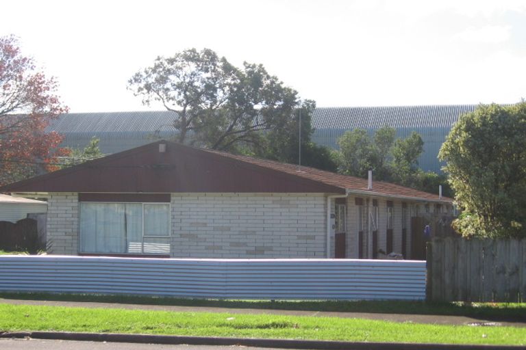 Photo of property in 3/29 Garelja Road, Henderson, Auckland, 0612