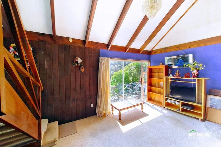 Photo of property in 1/5 Karapiti Place, Glen Eden, Auckland, 0602