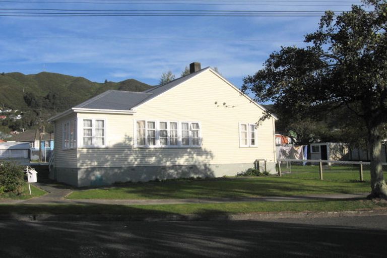 Photo of property in 1 Collett Street, Naenae, Lower Hutt, 5011