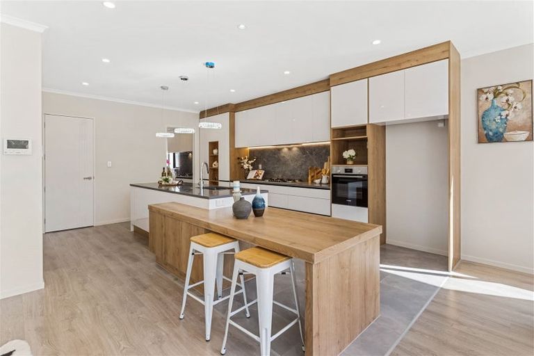 Photo of property in 1 Pae Lane, Flat Bush, Auckland, 2019