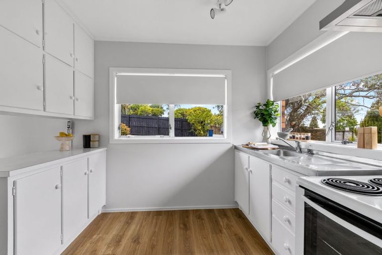 Photo of property in 1/242 Onewa Road, Birkenhead, Auckland, 0626