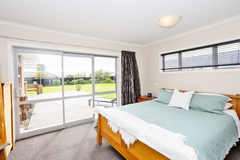 Photo of property in 21 Sunrise Drive, Seaward Bush, Invercargill, 9812
