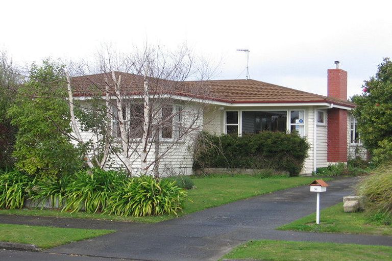 Photo of property in 16 Bond Street, Hokowhitu, Palmerston North, 4410
