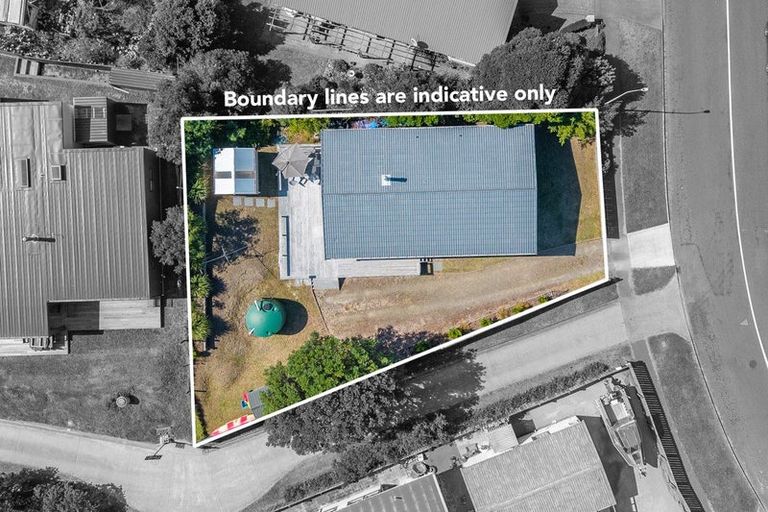 Photo of property in 16 Karaka Street, Otaki Beach, Otaki, 5512