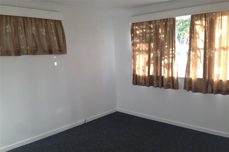 Photo of property in 39 Archibald Road, Kelston, Auckland, 0602