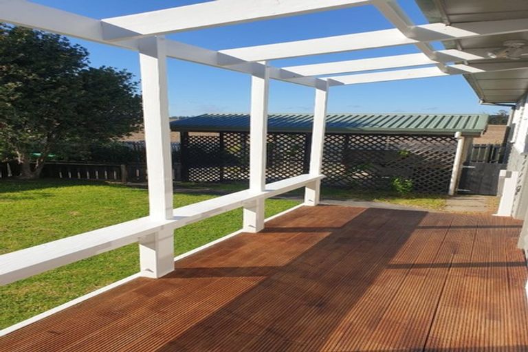 Photo of property in 3 Stevenson Road, Clarks Beach, 2122