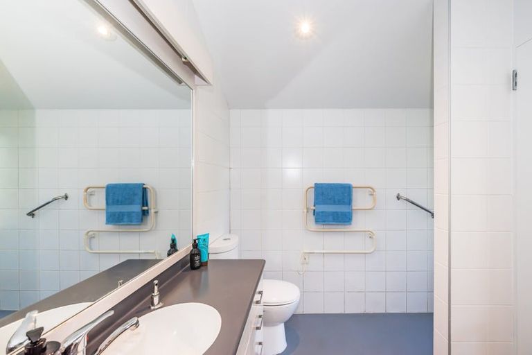 Photo of property in 11 Walnut Grove, Waikanae, 5036