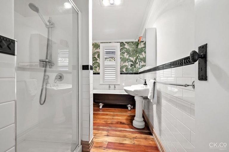 Photo of property in 2 Barton Road, Heretaunga, Upper Hutt, 5018