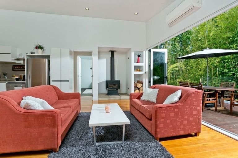 Photo of property in 16c Charmaine Road, Torbay, Auckland, 0630