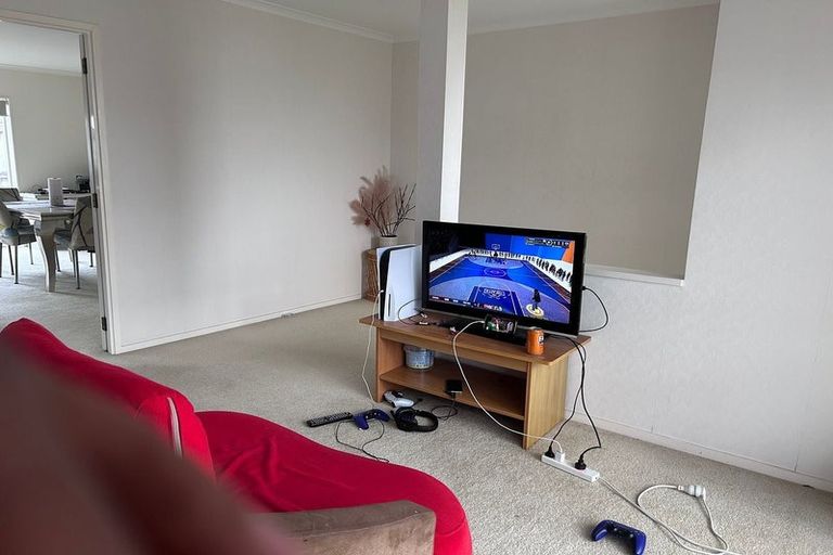 Photo of property in 53 Palmcrest Grove, Highland Park, Auckland, 2010