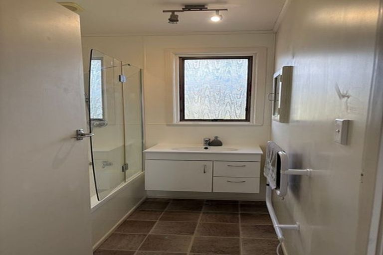 Photo of property in 6 Mountbatten Place, Papakura, 2110