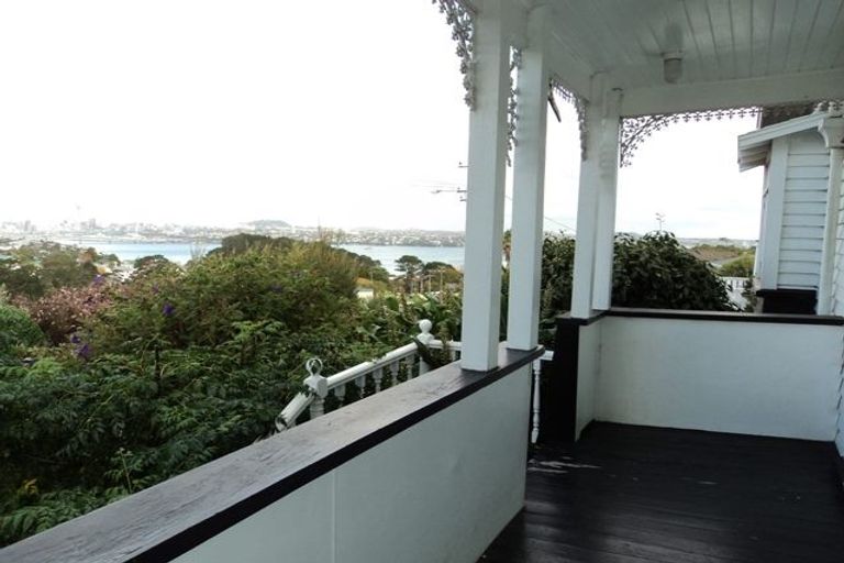 Photo of property in 11 Huka Road, Birkenhead, Auckland, 0626