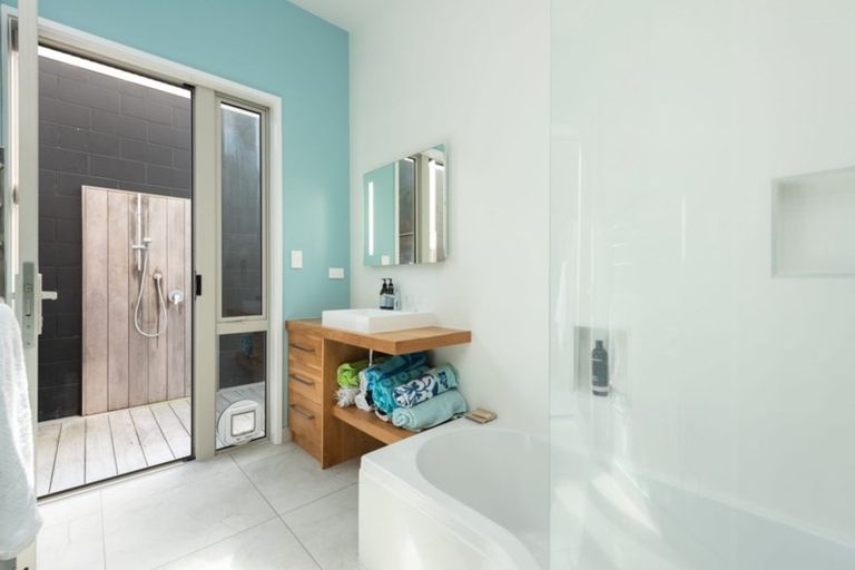 Photo of property in 24a Sunbrae Grove, Mount Maunganui, 3116