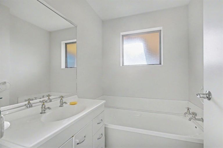 Photo of property in 1 Rochfort Place, Westport, 7825