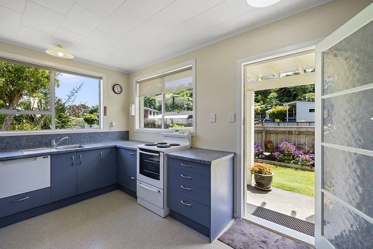 Photo of property in 1/12 Ambury Place, Merrilands, New Plymouth, 4312