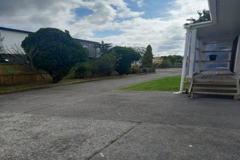 Photo of property in 6 Balwyn Place, Clendon Park, Auckland, 2103