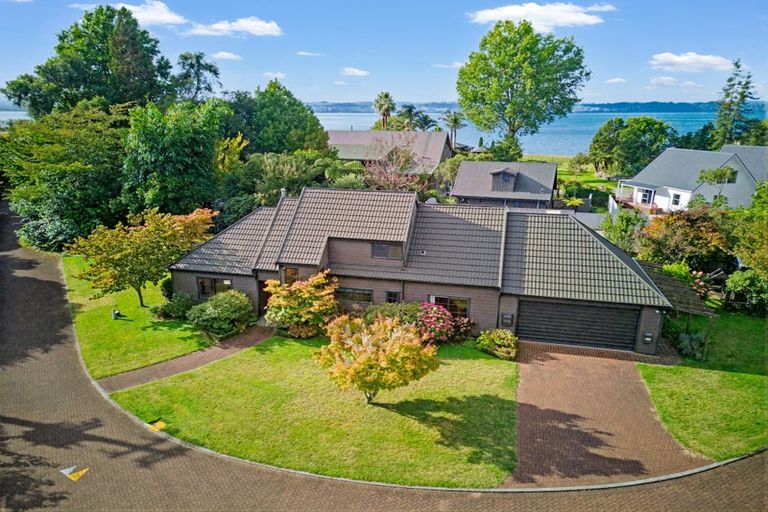 Photo of property in 38 Gemini Place, Kawaha Point, Rotorua, 3010