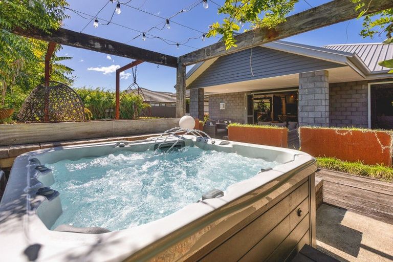 Photo of property in 10 Cooke Farm Grove, Waiwhakaiho, New Plymouth, 4312