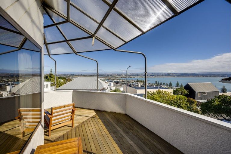 Photo of property in 19a Roslyn Road, Bluff Hill, Napier, 4110