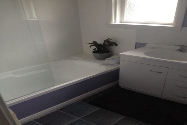 Photo of property in 13 Bateman Avenue, Bryndwr, Christchurch, 8053