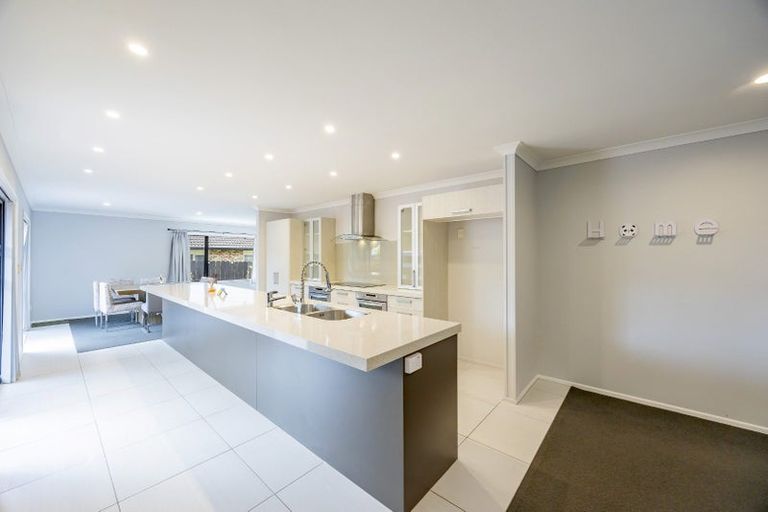 Photo of property in 56 Lothian Brae, Wattle Downs, Auckland, 2103