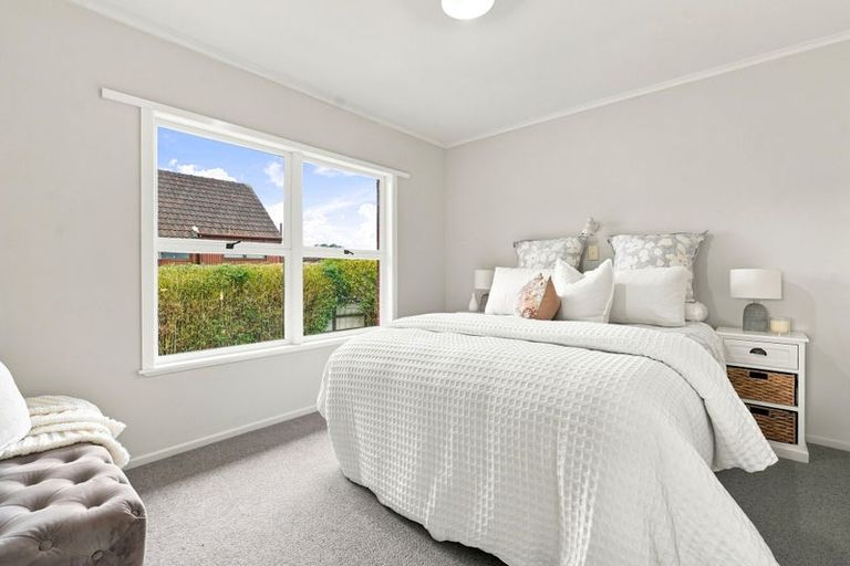 Photo of property in 1/497 Beach Road, Murrays Bay, Auckland, 0630