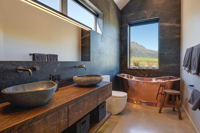 Photo of property in 92 Threepwood Road, Lake Hayes, Queenstown, 9371