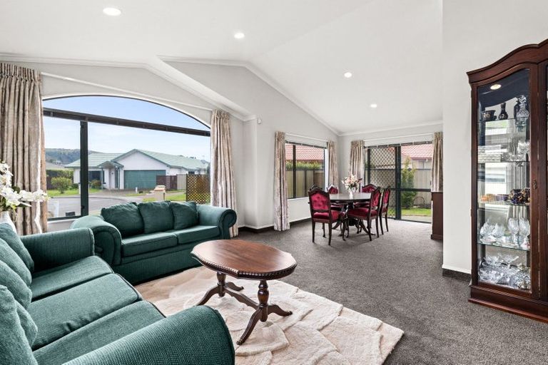Photo of property in 18 Claridge Place, Taradale, Napier, 4112