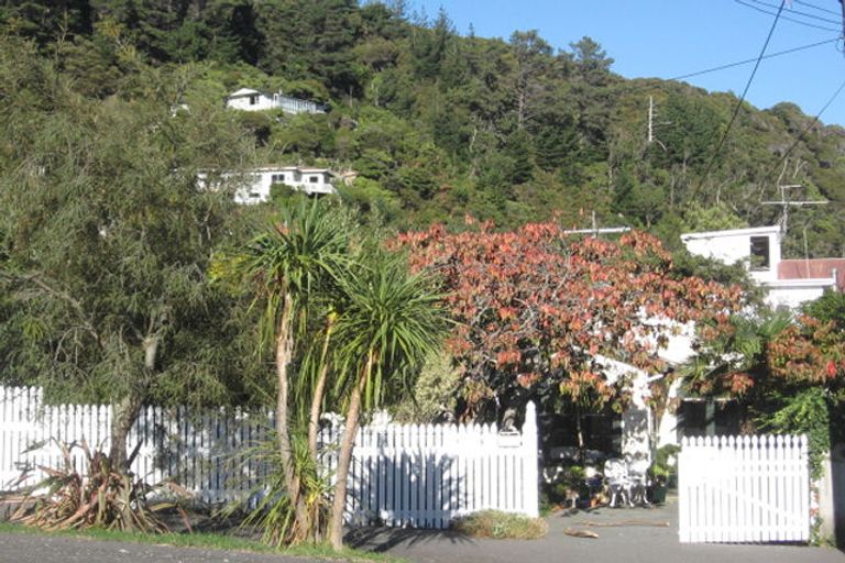 Photo of property in 4 Totara Street, Eastbourne, Lower Hutt, 5013