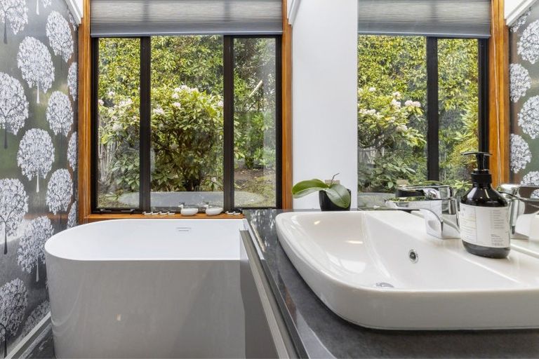 Photo of property in 39 Wakeman Road, Acacia Bay, Taupo, 3330