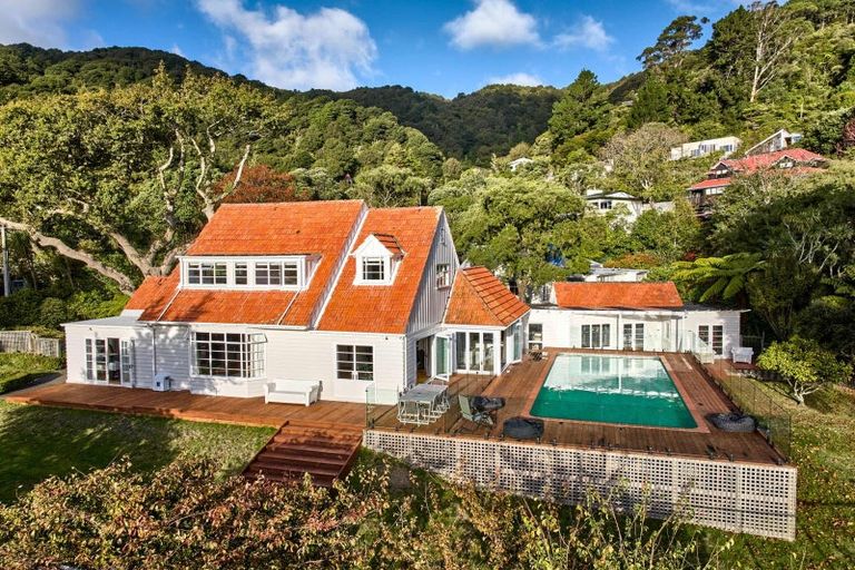 Photo of property in 10 Walter Road, Lowry Bay, Lower Hutt, 5013