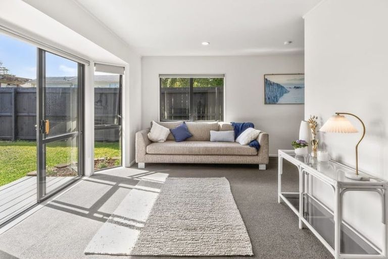 Photo of property in 27a Willoughby Avenue, Howick, Auckland, 2014