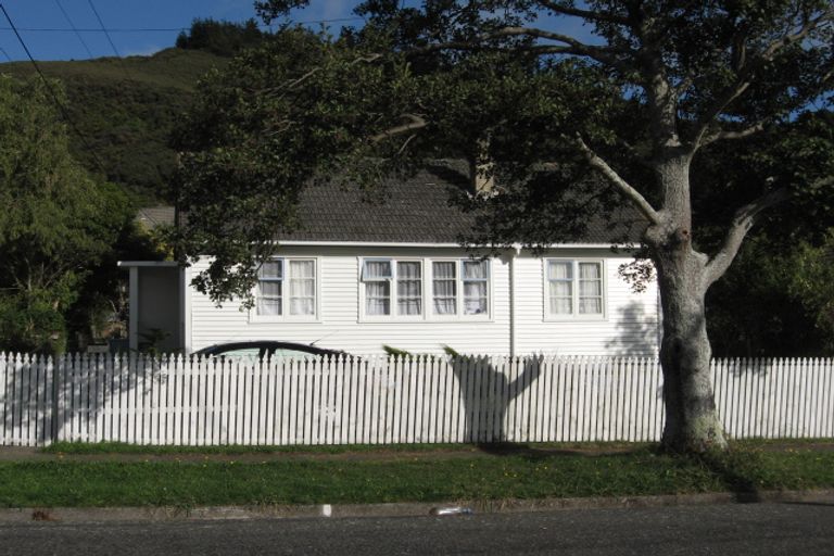Photo of property in 25 Newcombe Street, Naenae, Lower Hutt, 5011