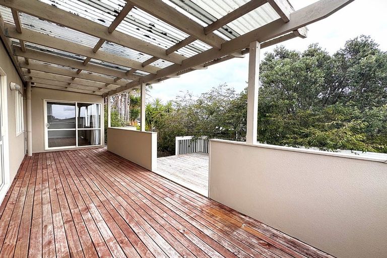 Photo of property in 50 Corricvale Way, Northcross, Auckland, 0630