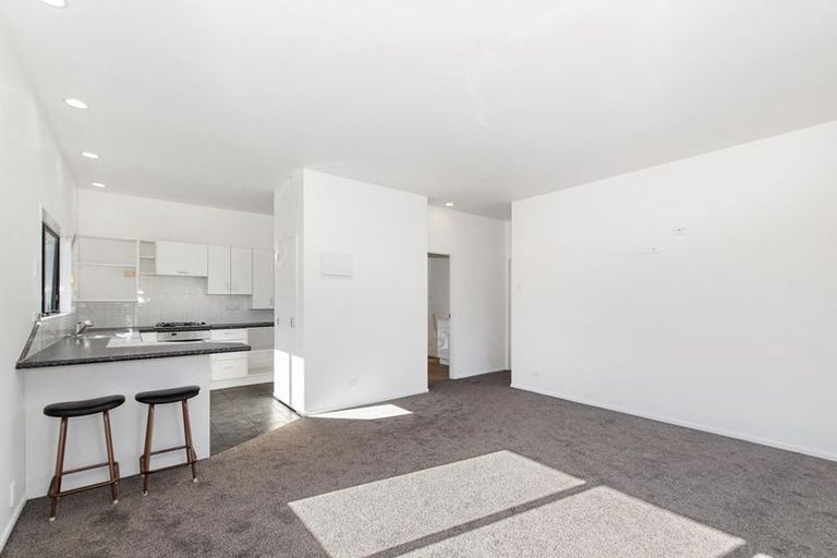 Photo of property in 8 Burgundy Park Avenue, Henderson, Auckland, 0612