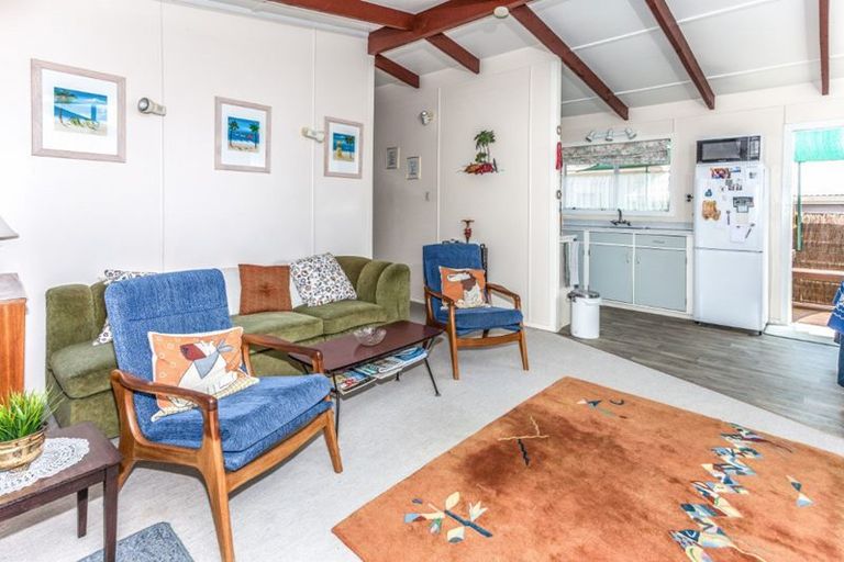 Photo of property in 100 Blane Place, Whangamata, 3620