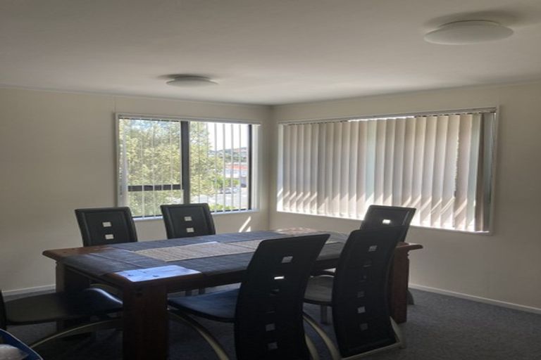 Photo of property in 18 Melrose Road, Island Bay, Wellington, 6023