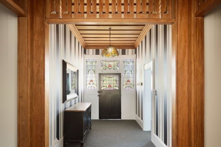 Photo of property in 10 Cobden Road, Bluff Hill, Napier, 4110