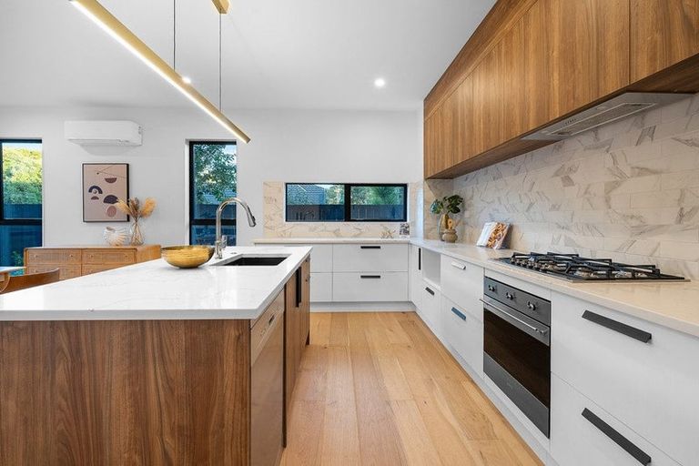 Photo of property in 41d Sunnynook Road, Forrest Hill, Auckland, 0620