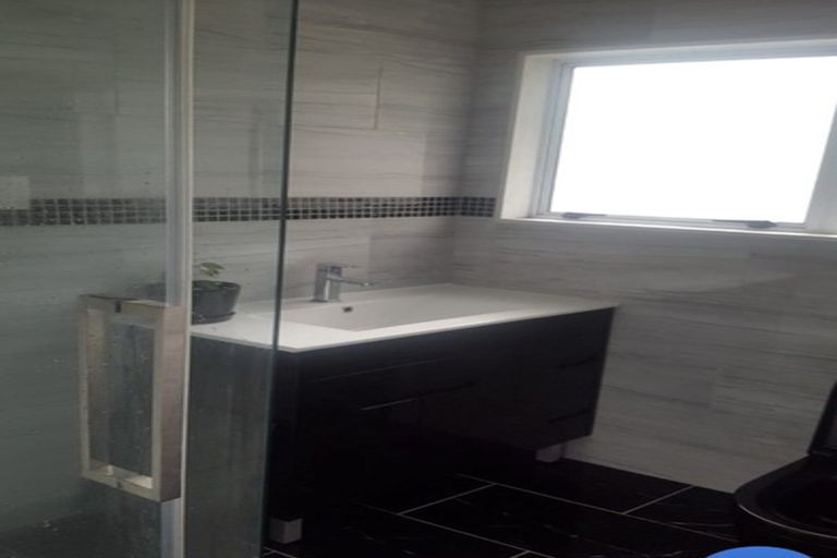 Photo of property in 57c Kamara Road, Glen Eden, Auckland, 0602