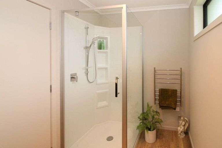 Photo of property in 6 Angus Place, Carterton, 5713