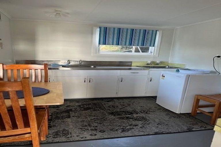 Photo of property in 58 Pioneer Road, Moturoa, New Plymouth, 4310